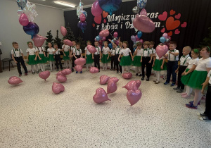 „Wspomnienia, które łączą pokolenia...”- Dzień Babci i Dziadka w grupie VI