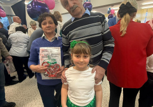 „Wspomnienia, które łączą pokolenia...”- Dzień Babci i Dziadka w grupie VI