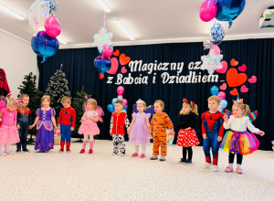 "Karnawał z Babcią i Dziadkiem" w grupie IX