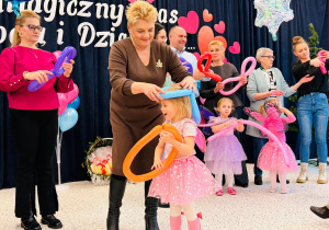 "Karnawał z Babcią i Dziadkiem" w grupie IX