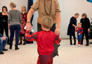 "Karnawał z Babcią i Dziadkiem" w grupie IX