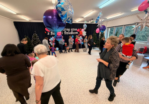 "Karnawał z Babcią i Dziadkiem" w grupie IX