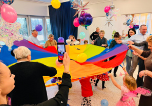 "Karnawał z Babcią i Dziadkiem" w grupie IX