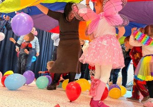 "Karnawał z Babcią i Dziadkiem" w grupie IX