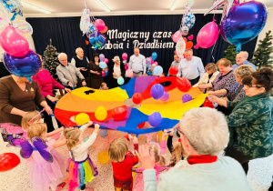 "Karnawał z Babcią i Dziadkiem" w grupie IX