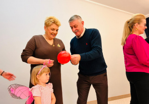 "Karnawał z Babcią i Dziadkiem" w grupie IX