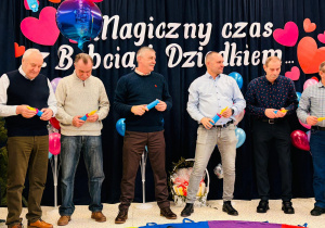 "Karnawał z Babcią i Dziadkiem" w grupie IX