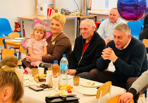 "Karnawał z Babcią i Dziadkiem" w grupie IX