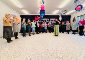 "Karnawał z Babcią i Dziadkiem" w grupie IX