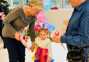 "Karnawał z Babcią i Dziadkiem" w grupie IX