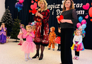 "Karnawał z Babcią i Dziadkiem" w grupie IX