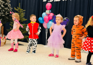 "Karnawał z Babcią i Dziadkiem" w grupie IX