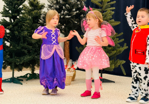 "Karnawał z Babcią i Dziadkiem" w grupie IX