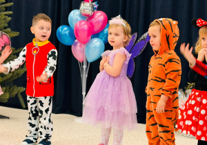 "Karnawał z Babcią i Dziadkiem" w grupie IX