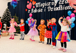 "Karnawał z Babcią i Dziadkiem" w grupie IX