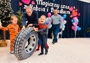 "Karnawał z Babcią i Dziadkiem" w grupie IX