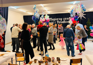 "Karnawał z Babcią i Dziadkiem" w grupie IX