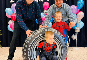 "Karnawał z Babcią i Dziadkiem" w grupie IX