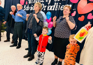 "Karnawał z Babcią i Dziadkiem" w grupie IX