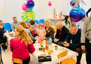 "Karnawał z Babcią i Dziadkiem" w grupie IX