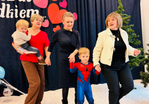 "Karnawał z Babcią i Dziadkiem" w grupie IX