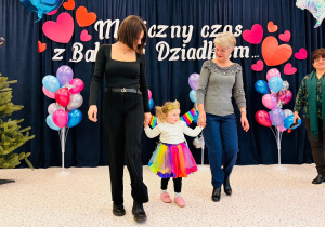 "Karnawał z Babcią i Dziadkiem" w grupie IX