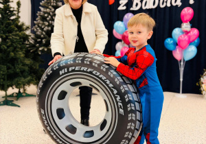 "Karnawał z Babcią i Dziadkiem" w grupie IX