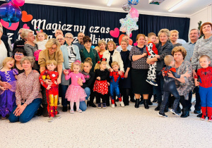 "Karnawał z Babcią i Dziadkiem" w grupie IX