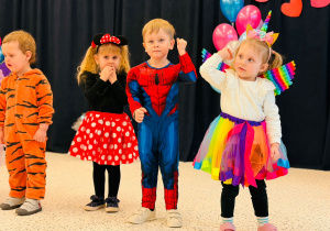 "Karnawał z Babcią i Dziadkiem" w grupie IX