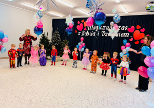 "Karnawał z Babcią i Dziadkiem" w grupie IX