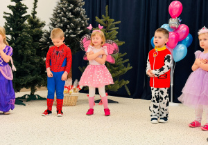 "Karnawał z Babcią i Dziadkiem" w grupie IX