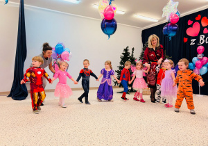 "Karnawał z Babcią i Dziadkiem" w grupie IX