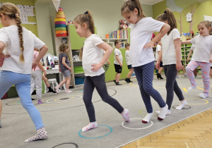 Stópki ćwiczymy – wesoło się bawimy – grupa IV