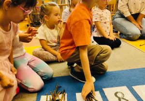 "Sztuka Pitagorasa- czyli od małego smyka do arcymatematyka” - innowacja w gr. XI