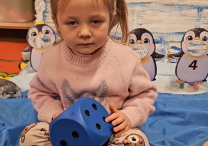 Odkrywamy zimę przez zabawę gr VII