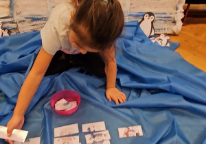 Odkrywamy zimę przez zabawę gr VII