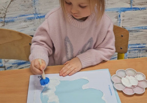 Odkrywamy zimę przez zabawę gr VII