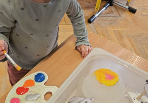 Odkrywamy zimę przez zabawę gr VII