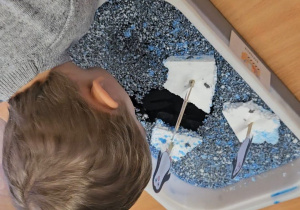 Odkrywamy zimę przez zabawę gr VII