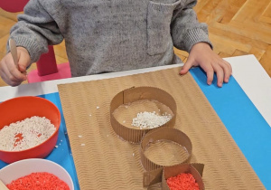 Odkrywamy zimę przez zabawę gr VII