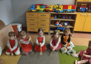 "Gdy Ci smutno, gdy Ci źle, pączek rozweseli Cię!" - Tłusty czwartek w grupie IX