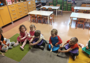 "Gdy Ci smutno, gdy Ci źle, pączek rozweseli Cię!" - Tłusty czwartek w grupie IX