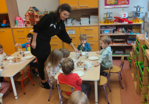 "Gdy Ci smutno, gdy Ci źle, pączek rozweseli Cię!" - Tłusty czwartek w grupie IX