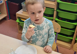 "Gdy Ci smutno, gdy Ci źle, pączek rozweseli Cię!" - Tłusty czwartek w grupie IX