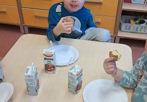 "Gdy Ci smutno, gdy Ci źle, pączek rozweseli Cię!" - Tłusty czwartek w grupie IX