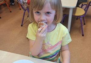 "Gdy Ci smutno, gdy Ci źle, pączek rozweseli Cię!" - Tłusty czwartek w grupie IX