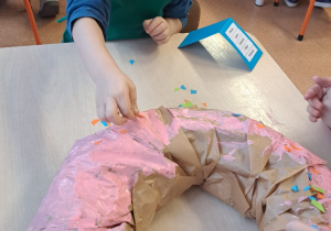 "Gdy Ci smutno, gdy Ci źle, pączek rozweseli Cię!" - Tłusty czwartek w grupie IX