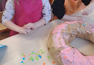 "Gdy Ci smutno, gdy Ci źle, pączek rozweseli Cię!" - Tłusty czwartek w grupie IX