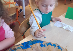 "Gdy Ci smutno, gdy Ci źle, pączek rozweseli Cię!" - Tłusty czwartek w grupie IX