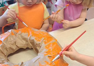 "Gdy Ci smutno, gdy Ci źle, pączek rozweseli Cię!" - Tłusty czwartek w grupie IX